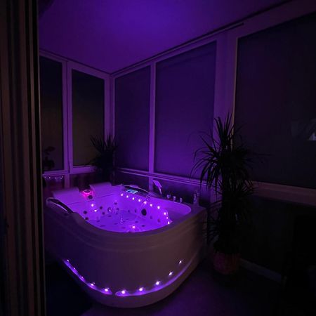 Luxrooms - Hotel Type With Private Jacuzzi เบียโลวาร์ ภายนอก รูปภาพ
