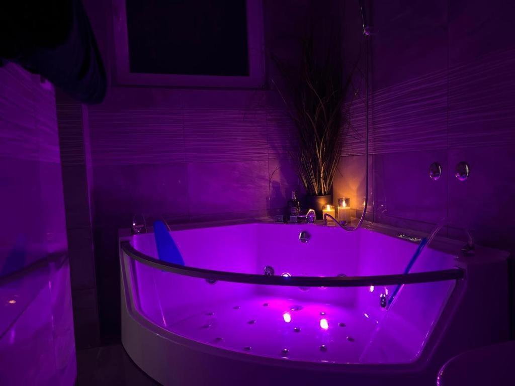 Luxrooms - Hotel Type With Private Jacuzzi เบียโลวาร์ ภายนอก รูปภาพ