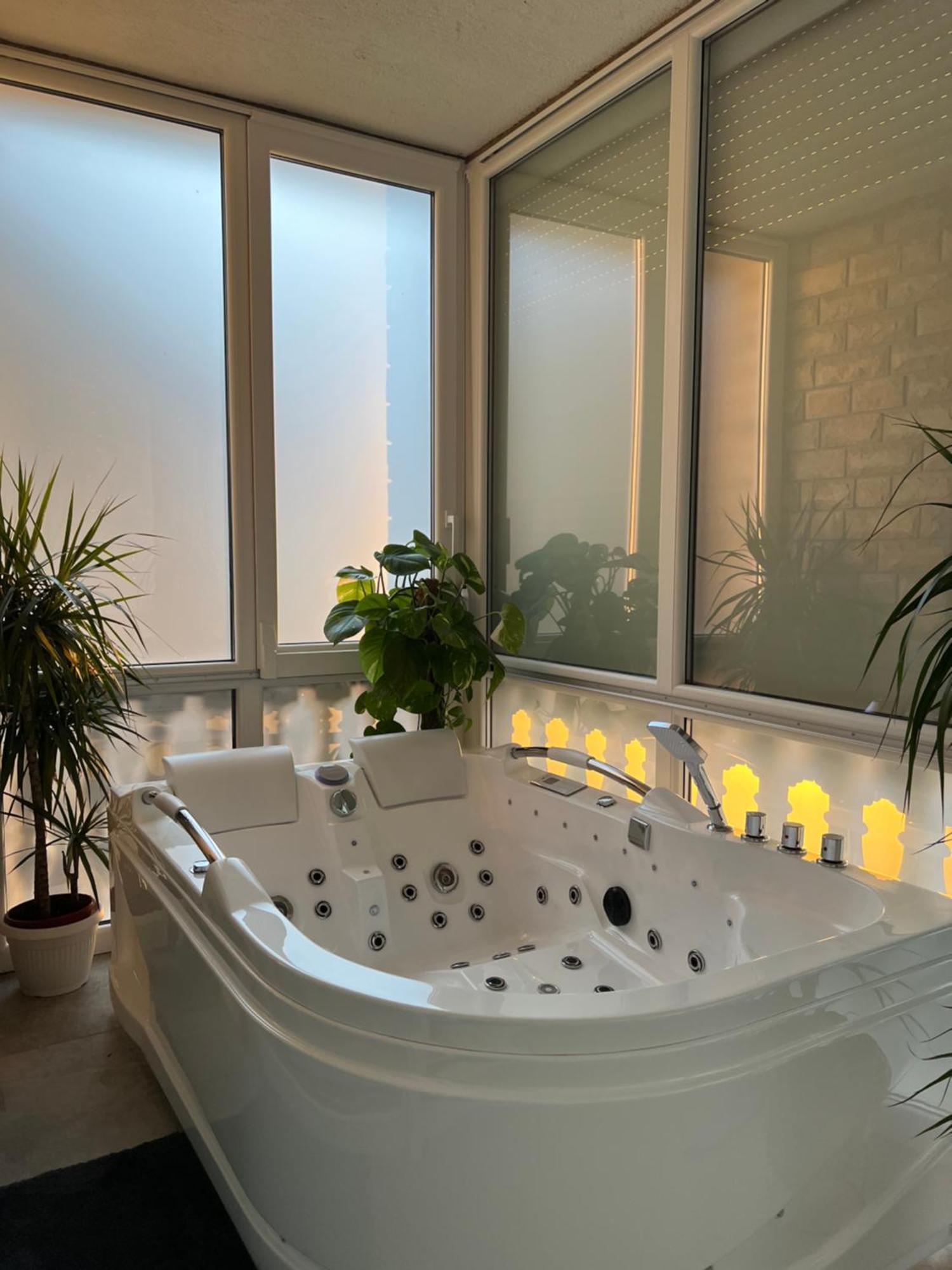 Luxrooms - Hotel Type With Private Jacuzzi เบียโลวาร์ ภายนอก รูปภาพ