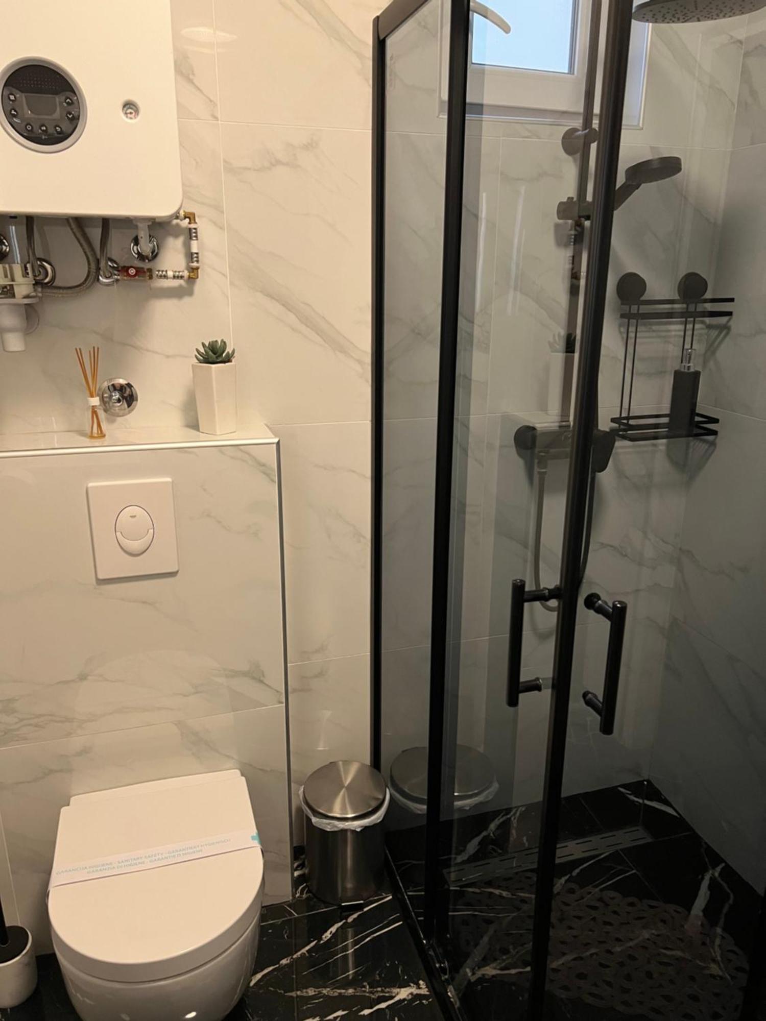 Luxrooms - Hotel Type With Private Jacuzzi เบียโลวาร์ ภายนอก รูปภาพ