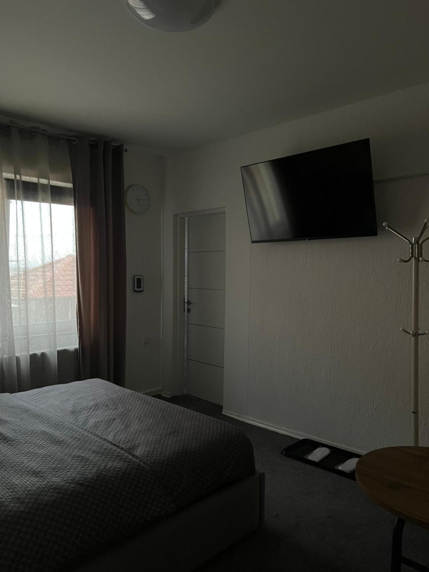 Luxrooms - Hotel Type With Private Jacuzzi เบียโลวาร์ ภายนอก รูปภาพ