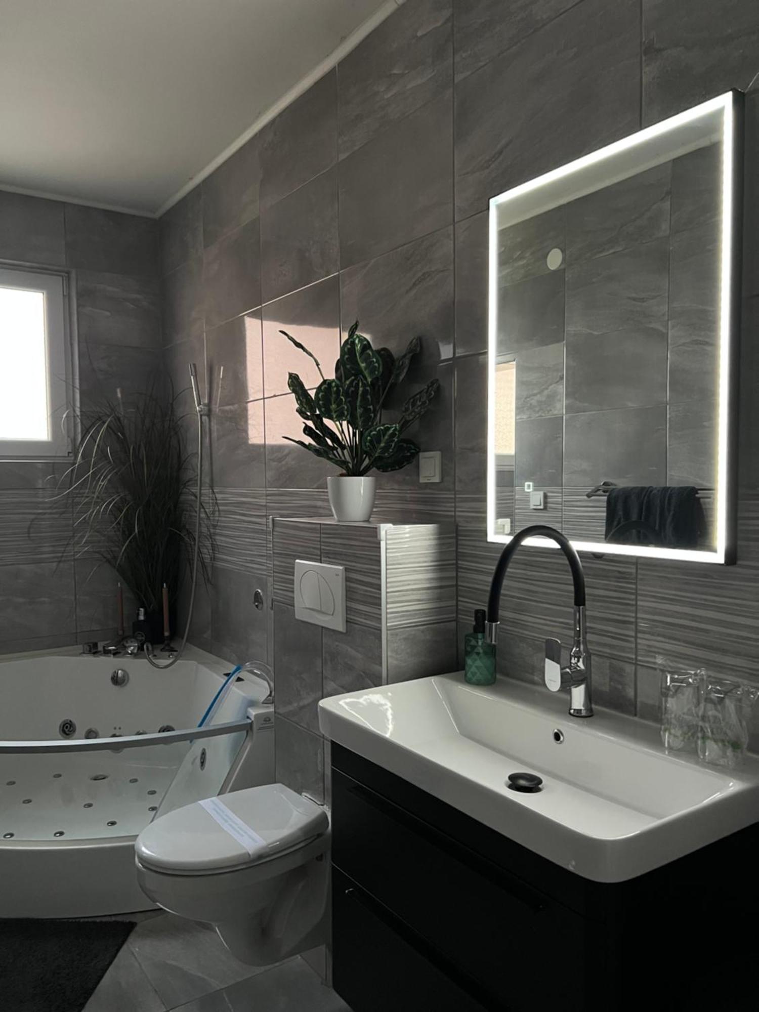 Luxrooms - Hotel Type With Private Jacuzzi เบียโลวาร์ ภายนอก รูปภาพ
